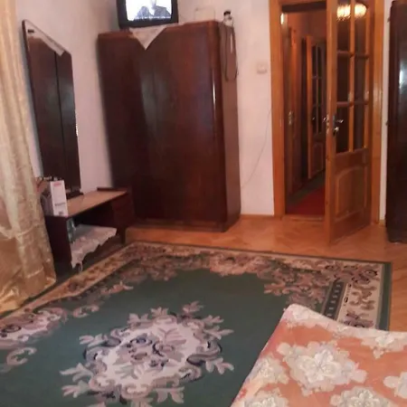 між вокзалом і центром Apartment
